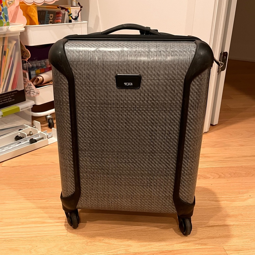 Tumi Tegra Lite Carry-on luggage.
Older model but best looking one